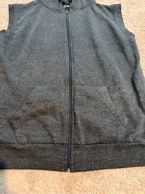 Bench Men's Dark Gray Sleeveless Zip-Up Hoodie